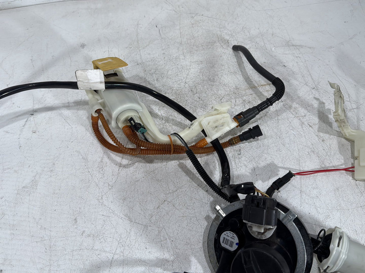 2011 Harley Road Glide Touring FLTRX OEM Fuel Pump Gas Gasoline Petrol Sending