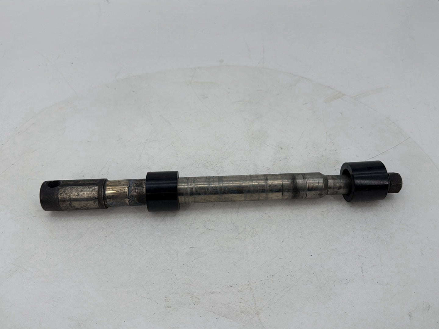 1999 - 2006 Harley-Davidson Touring Electra Glide Front Wheel Axle Bolt Shaft 	43364-00