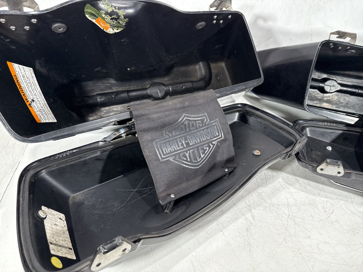 2012 Harley Electra Glide Touring Ultra OEM Left Right Saddlebags Luggage NOKey