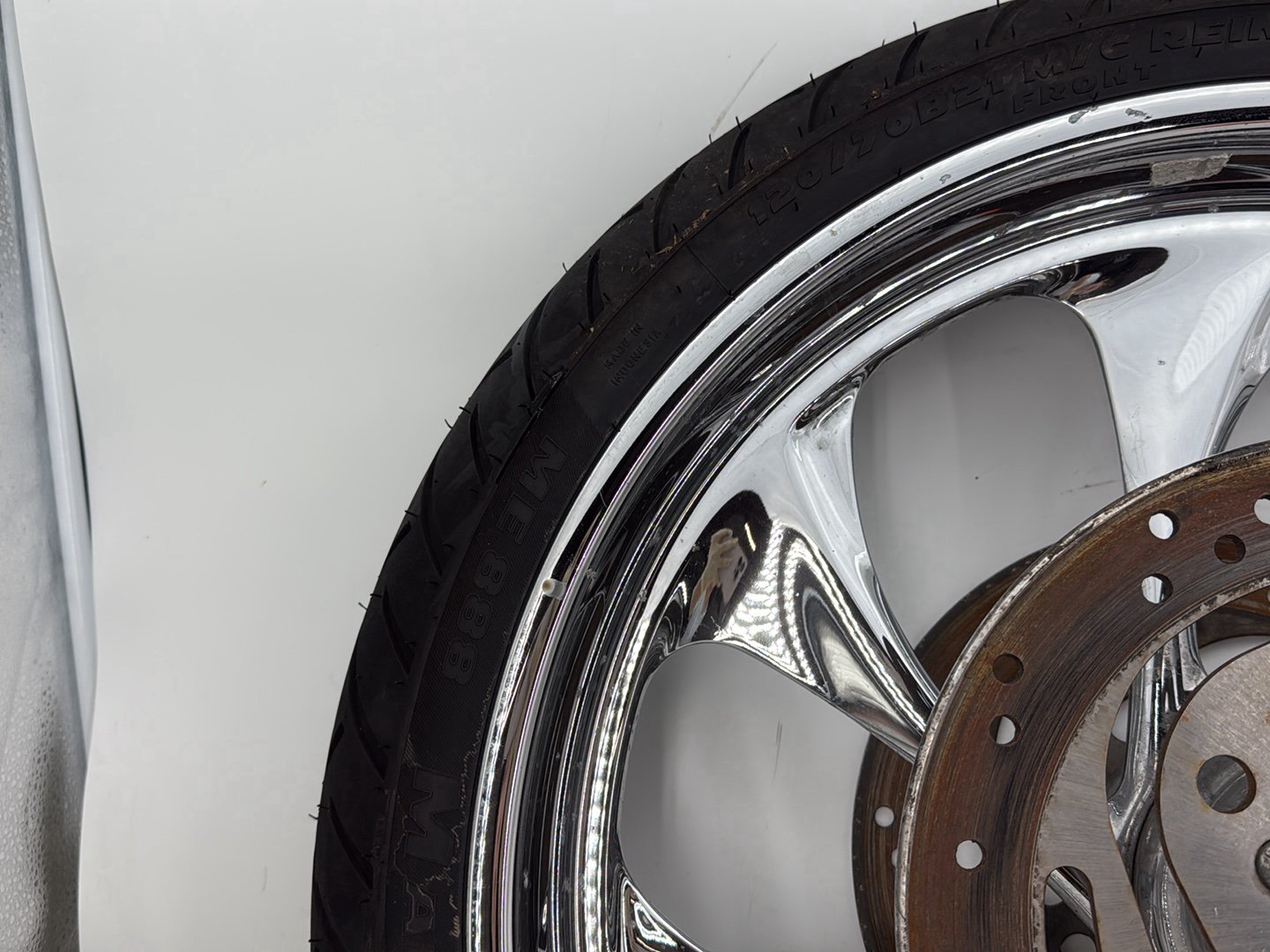 2005 Harley Road Glide Touring FLTRI OEM Front Wheel Rim Tire