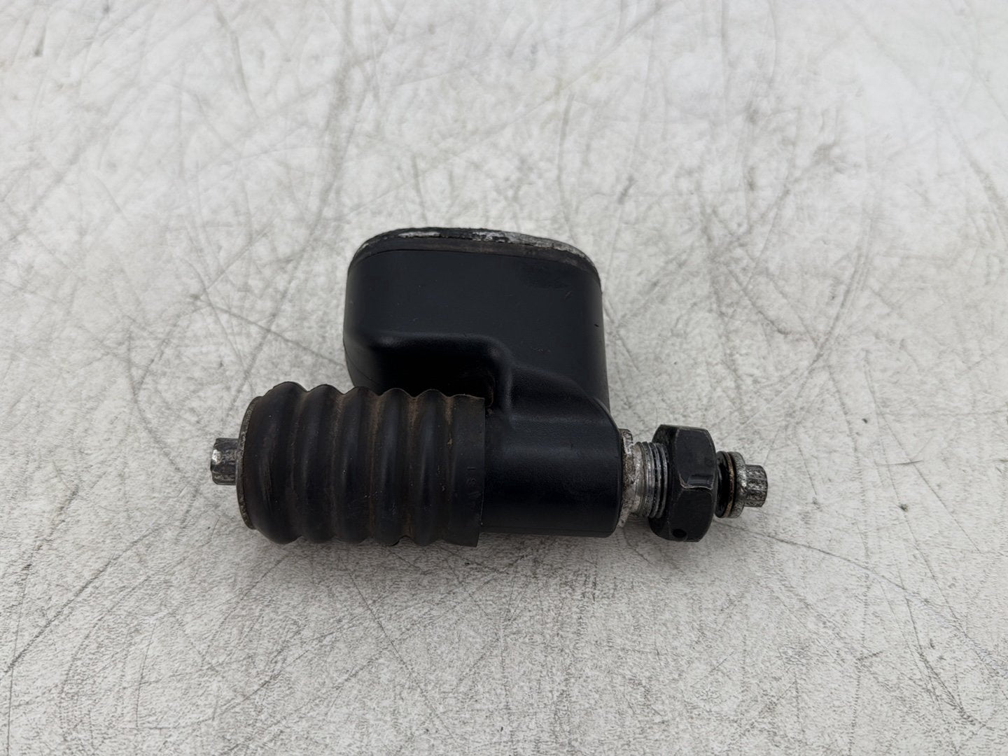 2007 Harley Dyna Street Bob FXDBI OEM Rear Brake Master Cylinder Reservoir
