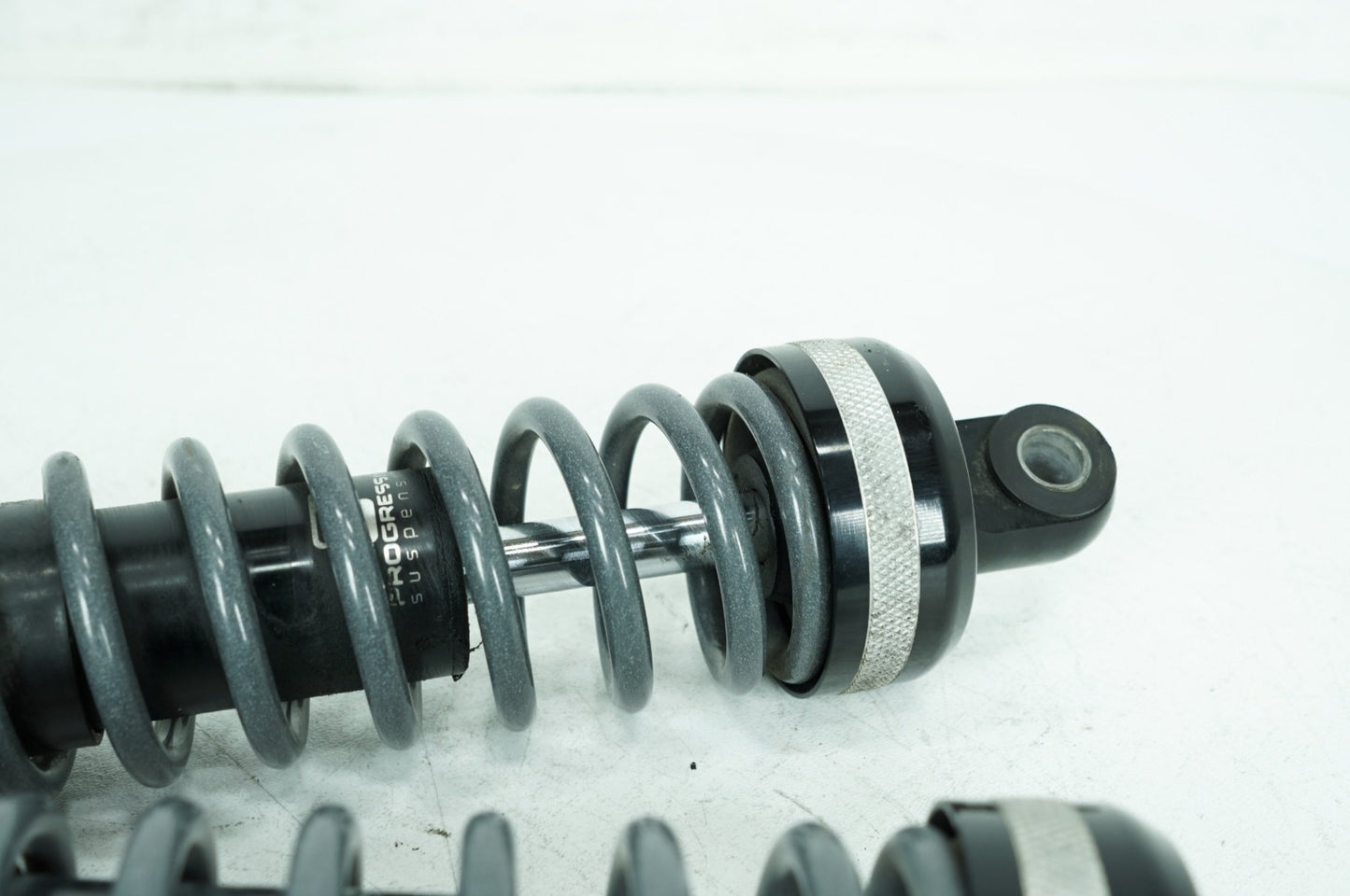 2008 - 2016 Harley-Davidson Touring Road Glide Ultra Rear Left Right Shock Absorbers 944-4002UT