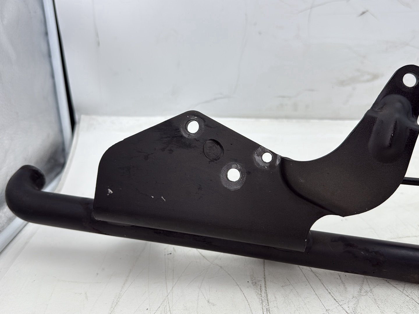 06 Harley Sportster XL883L OEM Exhaust Muffler Interconnect Bracket Support Bar