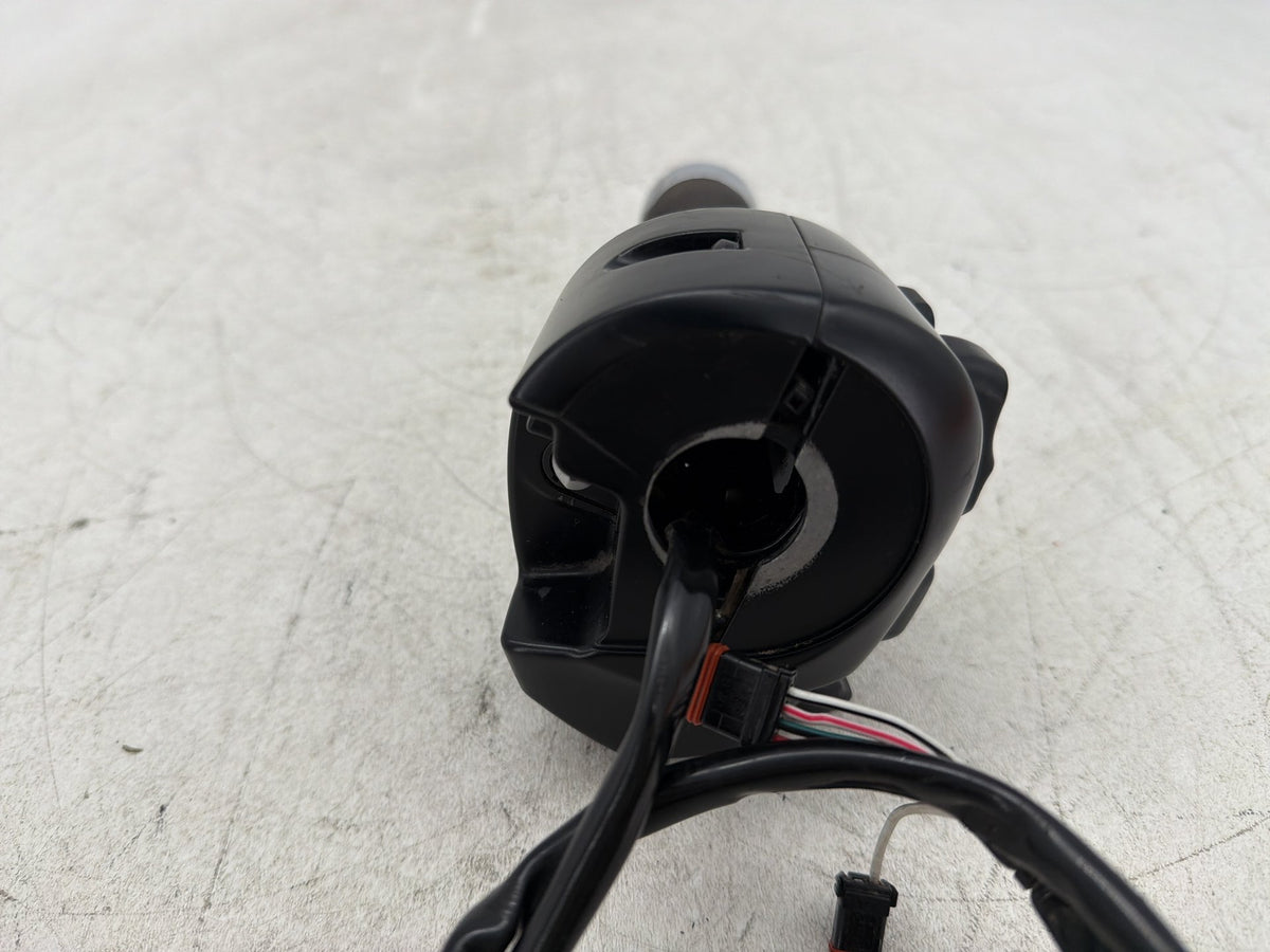2015 Harley Electra Glide Touring OEM Right Engine Start Kill Switches Controls