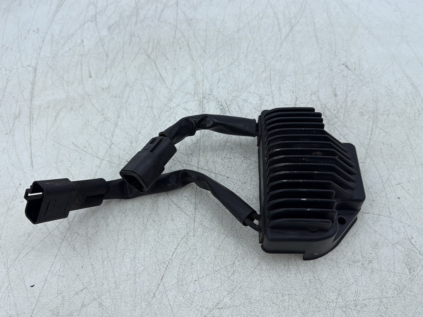 2004 Harley Dyna Super Glide FXDI OEM Voltage Regulator Rectifier