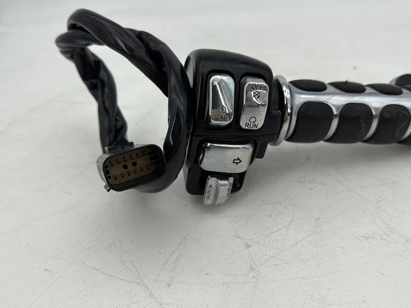 2007 - 2012 Harley-Davidson Touring Electra Glide Ultra Right Engine Start Kill Switches Controls 	71684-06