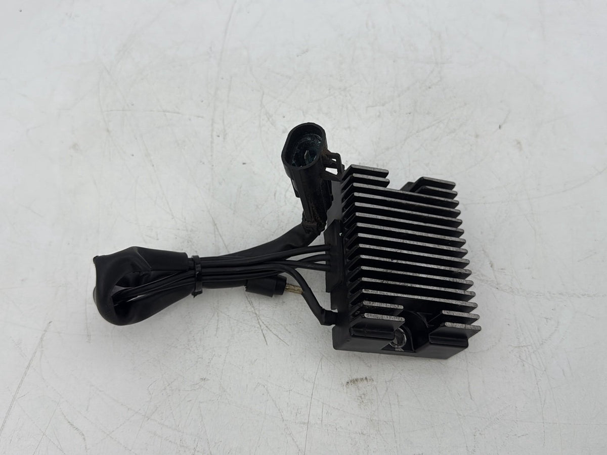 2006 Harley Sportster XL883C 883 Custom OEM Voltage Regulator Rectifier 74523-04