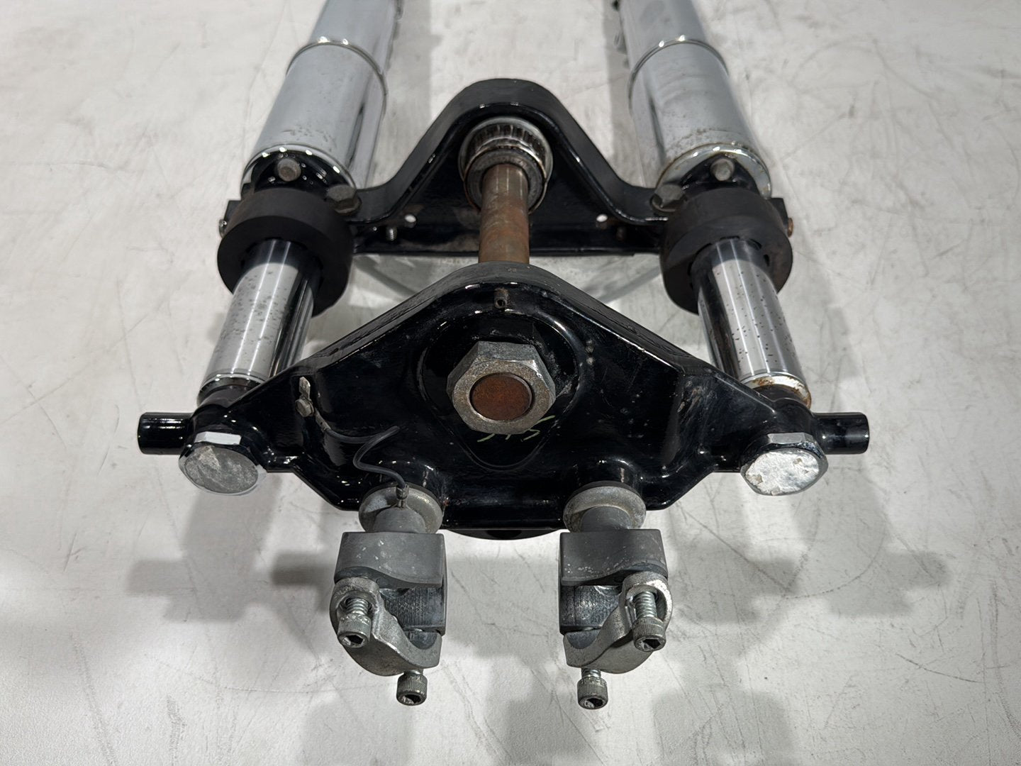 2006 Harley Touring FLHTCI Electra Glide Classic OEM Front Triple Tree Set & LH RH Fork Legs Sliders