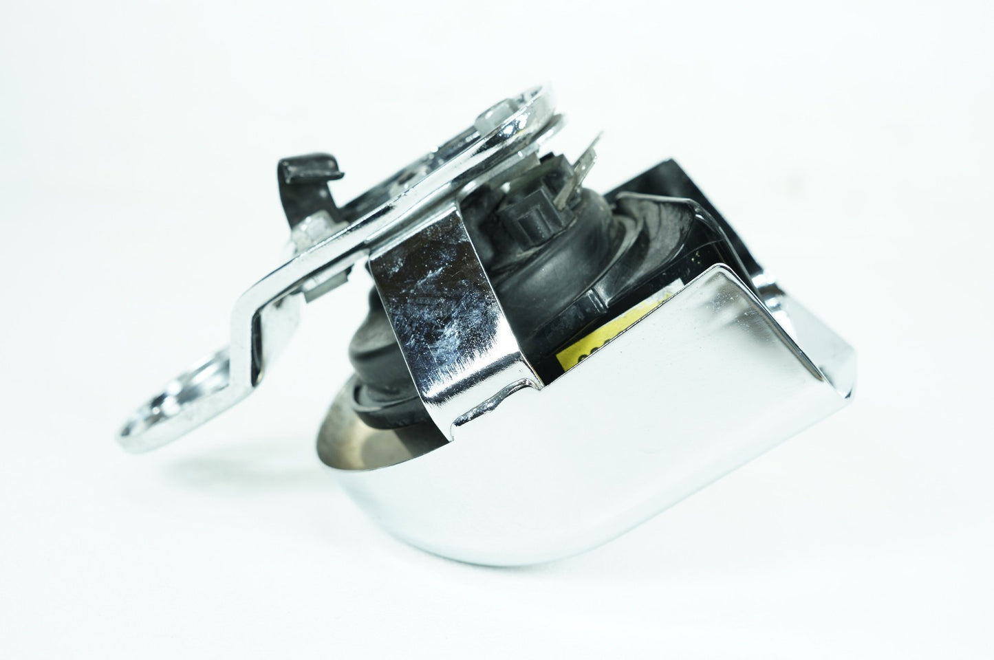 2007 - 2011 Harley-Davidson Softail Heritage Classic Horn Signal Klaxon Chrome Cover 69060-90G