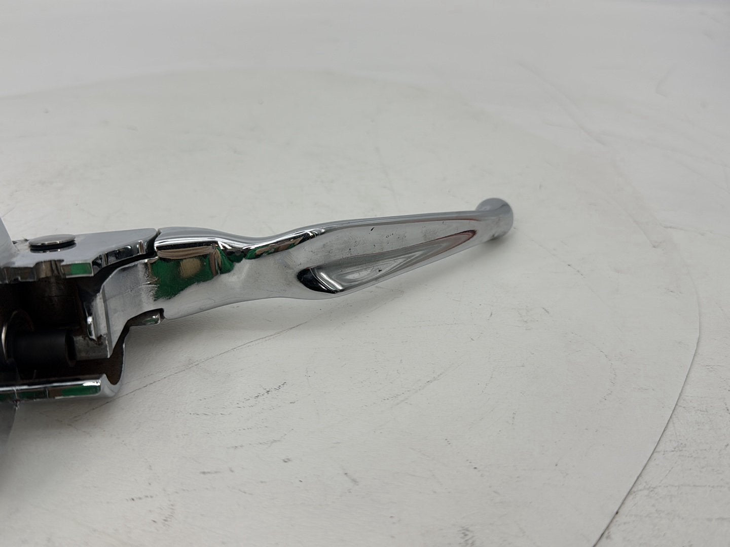 1999 - 2006 Harley-Davidson Touring CVO Screamin Eagle Road King Front Right Brake Lever Master Cylinder 45179-02A