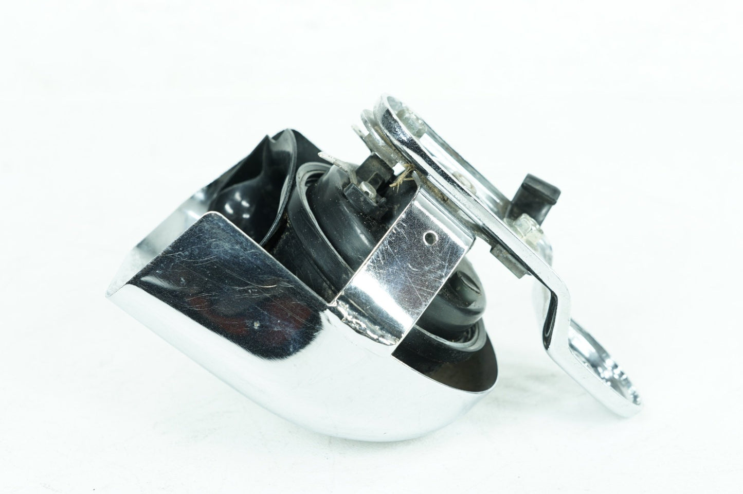 1999 - 2006 Harley-Davidson Softail Heritage Classic Horn Signal Klaxon Chrome Cover 69060-90F