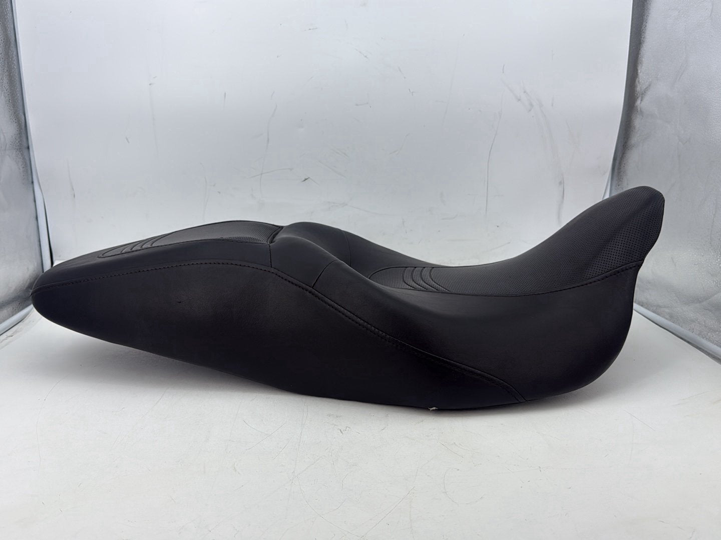 2011 Harley Electra Glide Ultra FLHTK OEM Passenger Rider Driver Seat Saddle