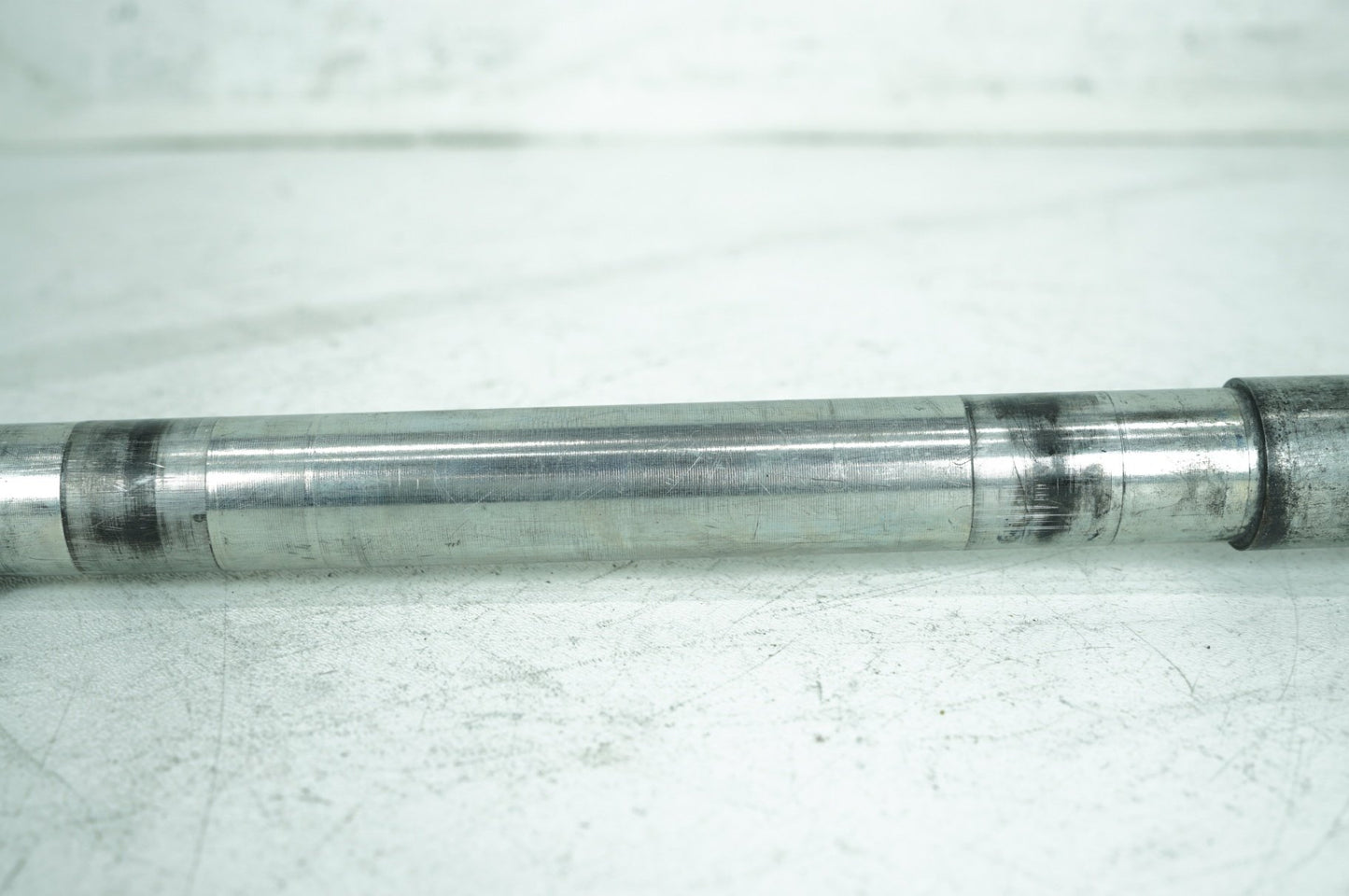 1999 - 2006 Harley-Davidson Touring Electra Glide Classic Front Wheel Axle Bolt Shaft 43364-00