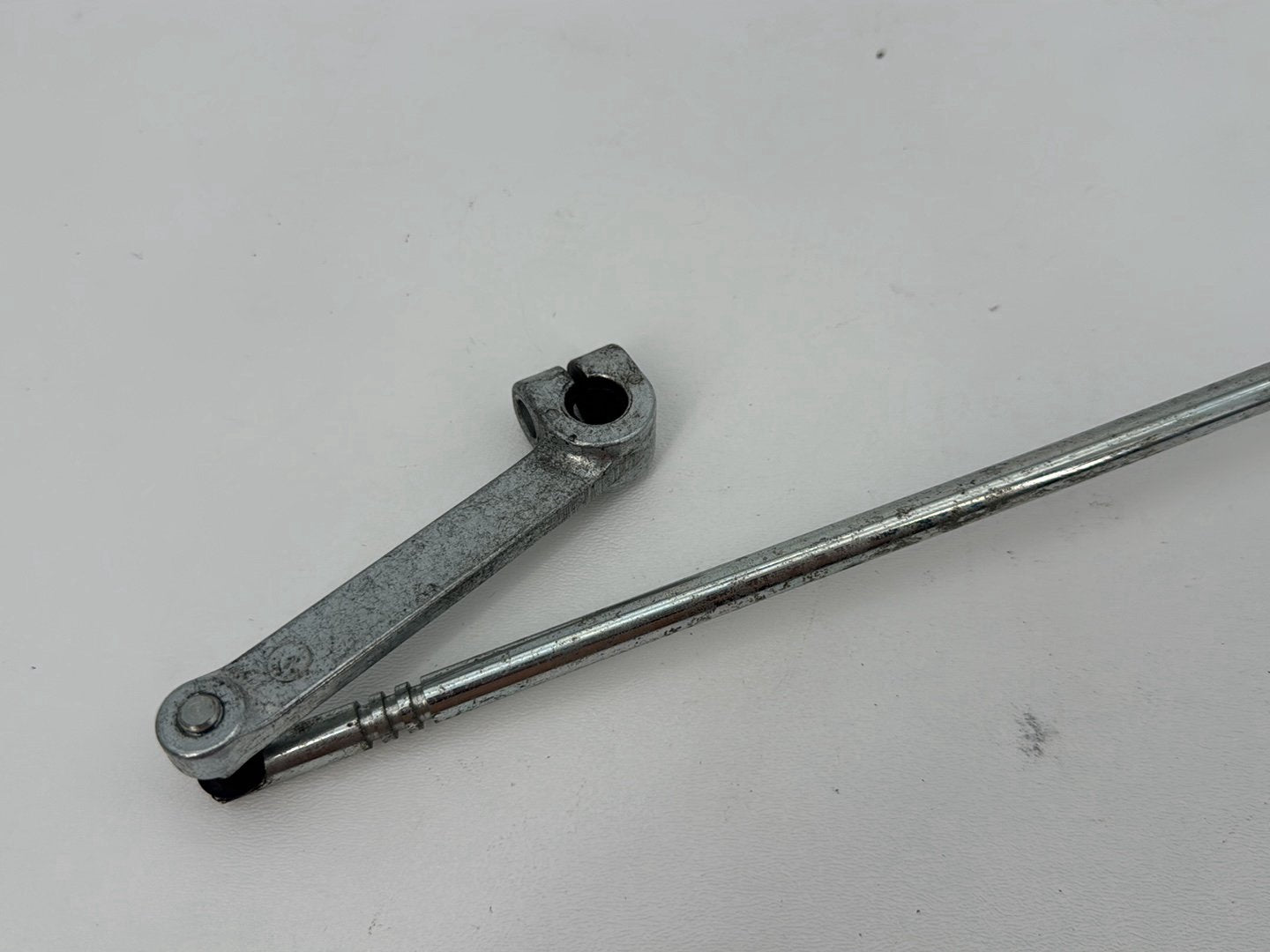1999 - 2006 Harley-Davidson Dyna Wide Glide Gear Shifter Lever Arm w/ Rod linkage 33715-85A