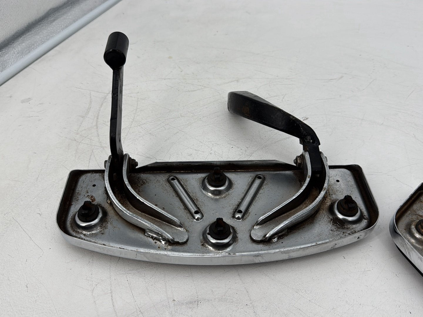 1999 - 2006 Harley-Davidson Touring Electra Glide Classic Left Right Driver Floorboard Foot Rest 50621-79A