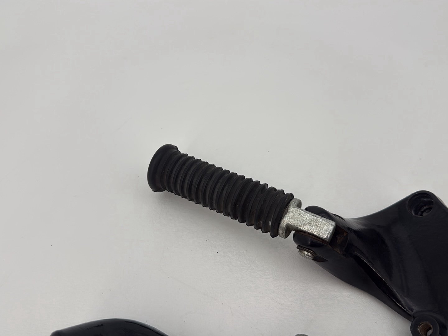 2014 Harley Sportster XL883L 883 SuperLow OEM Passenger Left & Right Foot Pegs