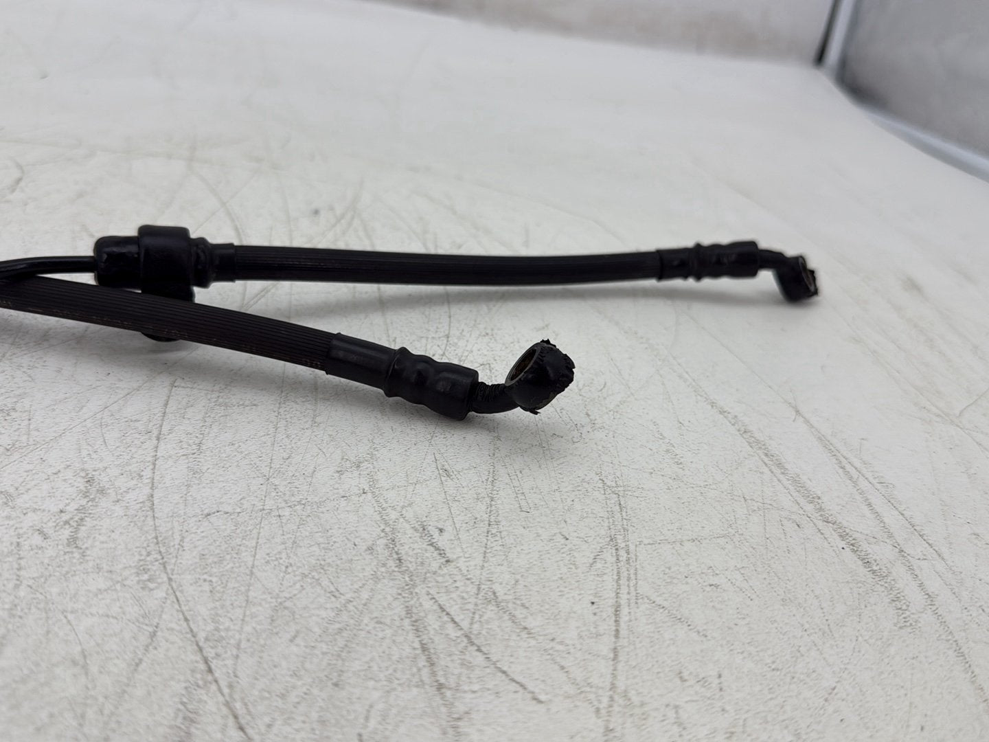 2004 Harley Sportster XL883C 883 Custom OEM Front Brake Hose Line Pipe