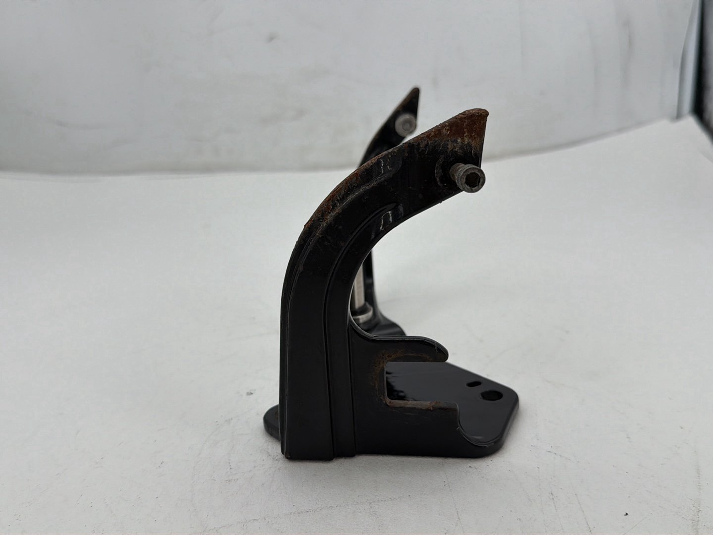2011 Harley Heritage Softail Classic FLSTC OEM Right 1 Footboard Mount Bracket