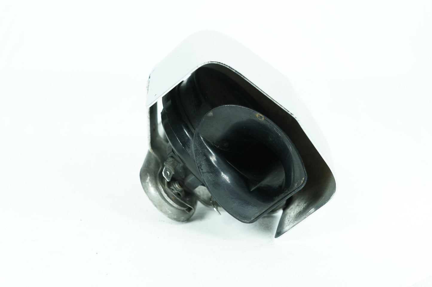 1999 - 2006 Harley-Davidson Softail Fat Boy Horn Signal Klaxon Chrome Cover 69012-93A
