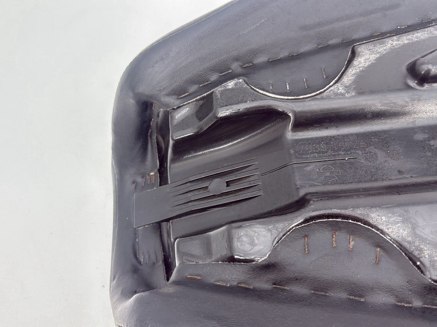 2007 - 2017 Harley-Davidson Dyna Wide Glide Rider Driver Solo Seat Pillion 51503-10