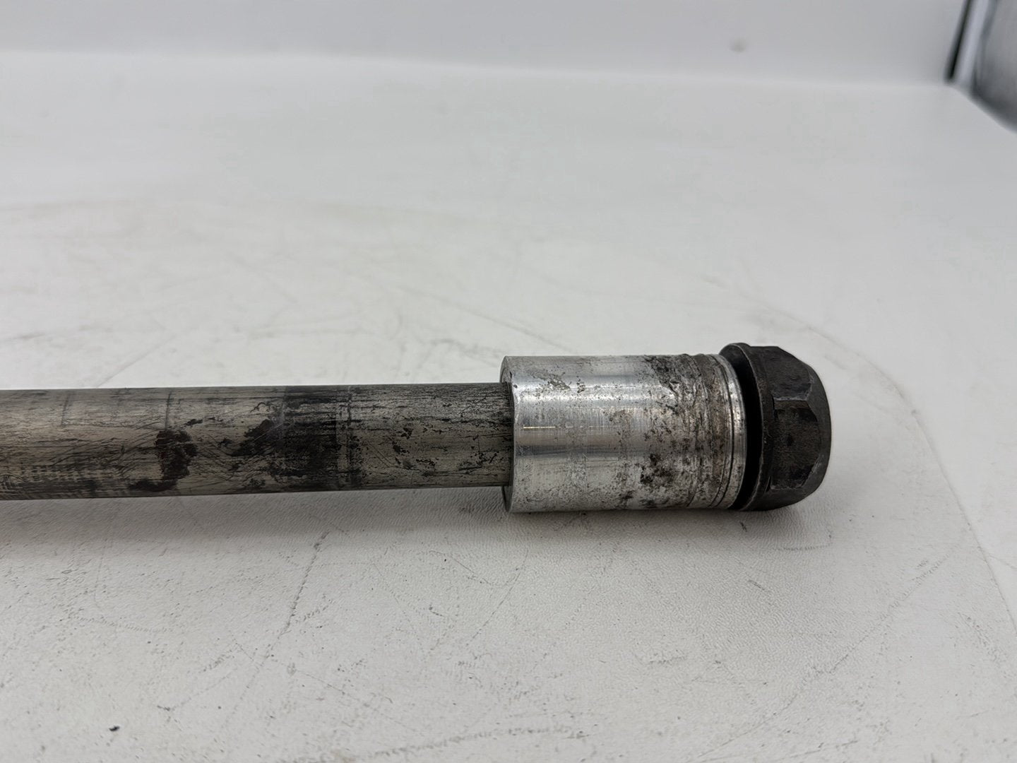 2007 - 2012 Harley-Davidson Dyna Super Glide Rear Wheel Axle Bolt Shaft 41114-08