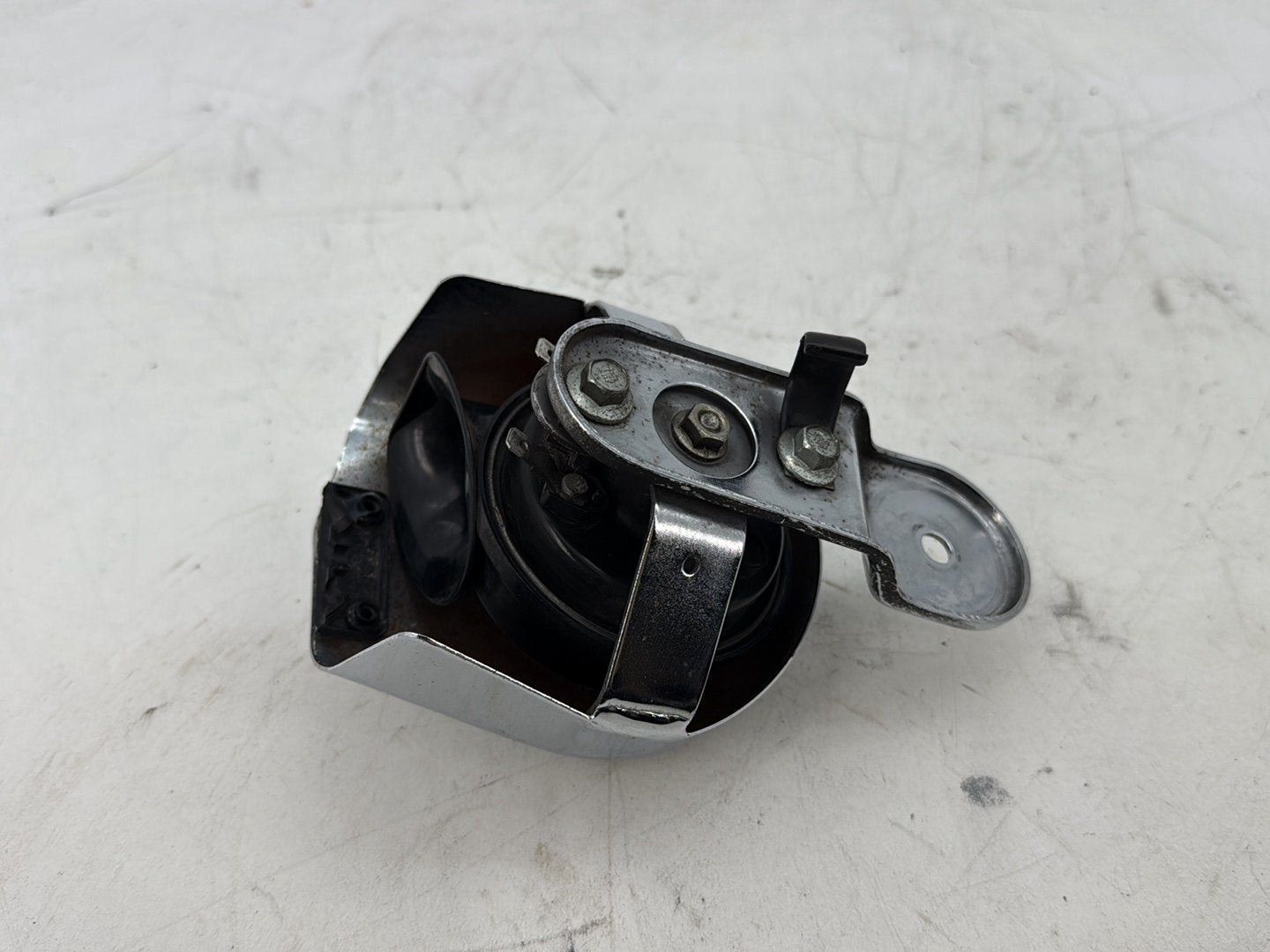 2002 Harley Heritage Softail Classic FLSTC OEM Horn Signal Klaxon Chrome Cover