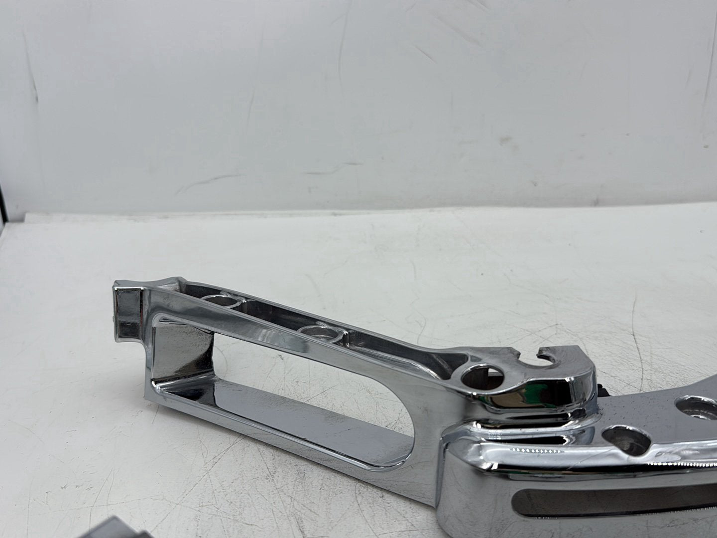 2014 Harley Street Glide Touring FLHXS OEM Left Right Saddlebag Fender Struts Brackets