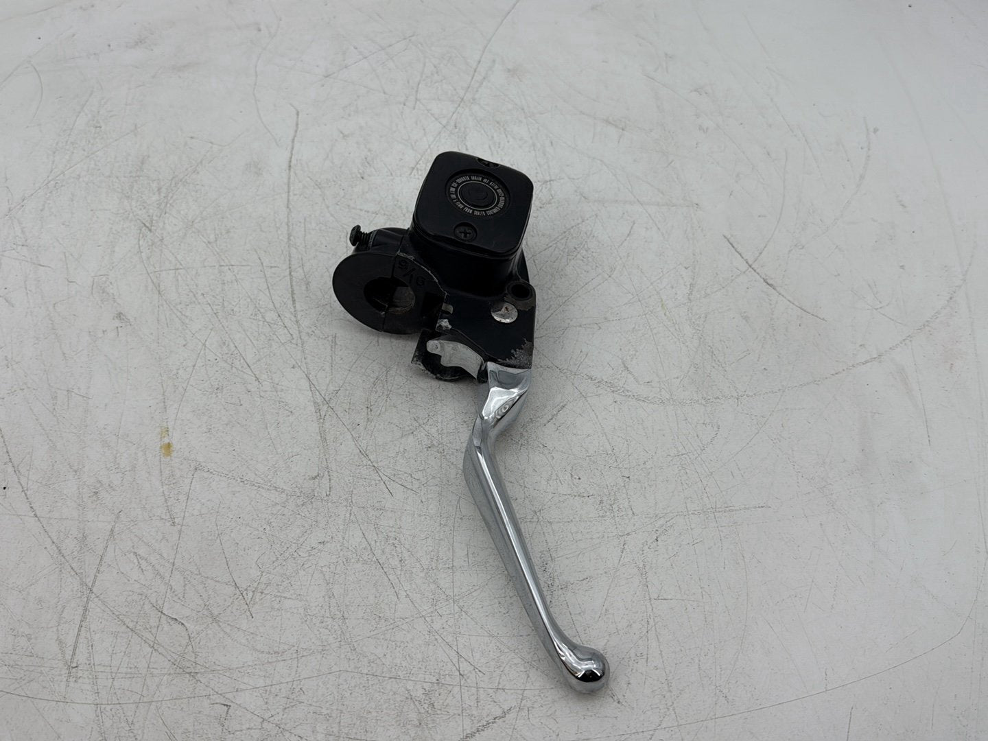 2005 Harley Dyna FXDWG Wide Glide OEM Front Right Hand Brake Lever Master Cylinder Reservoir