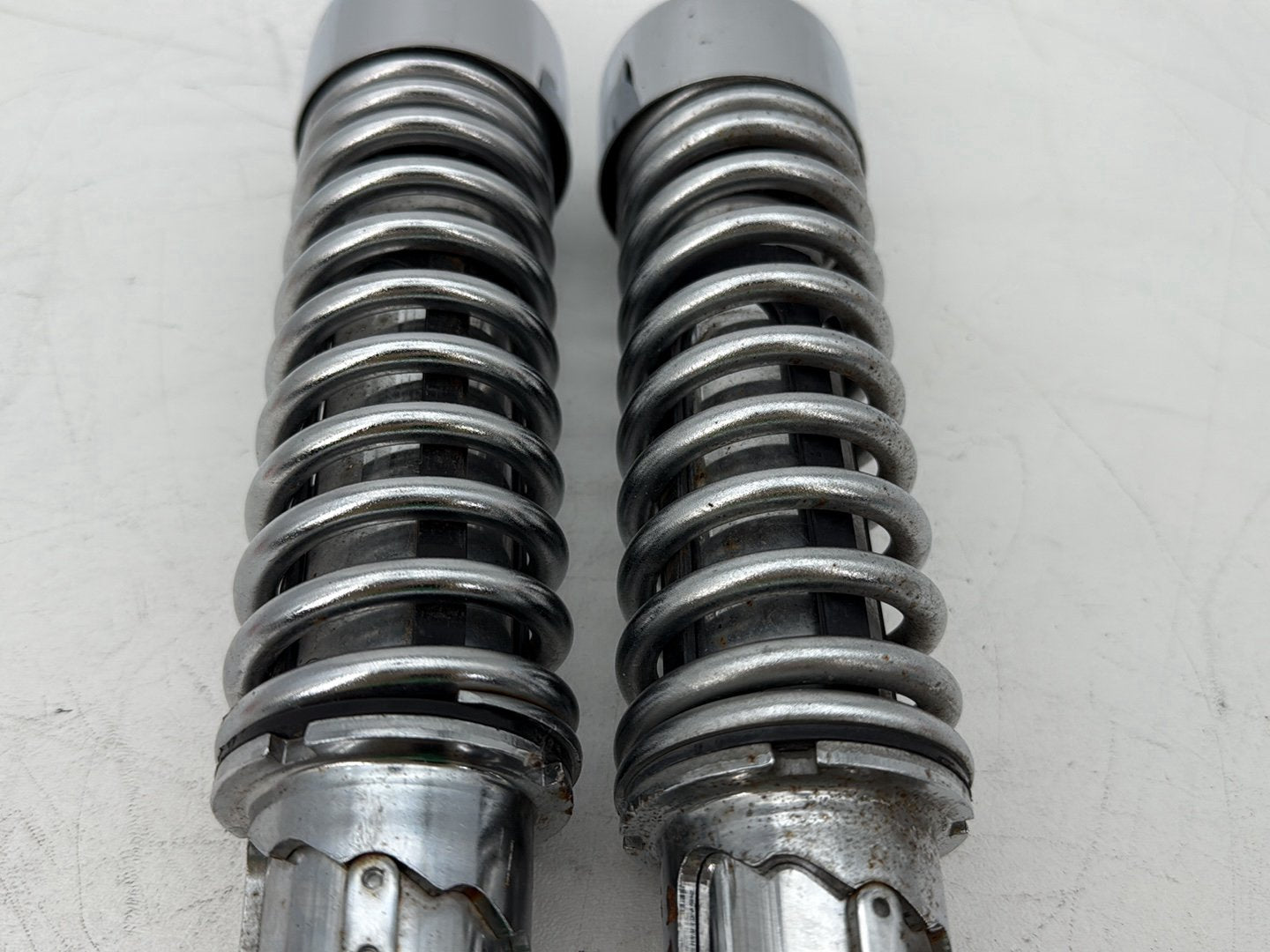2004 - 2013 Harley-Davidson Sportster 1200 Custom Rear Left Right Shock Absorbers 54568-04