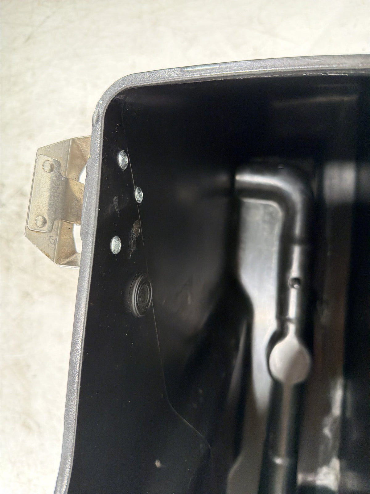 2010 Harley Street Glide Touring FLHX OEM Left 1 Saddlebag Luggage NO Key