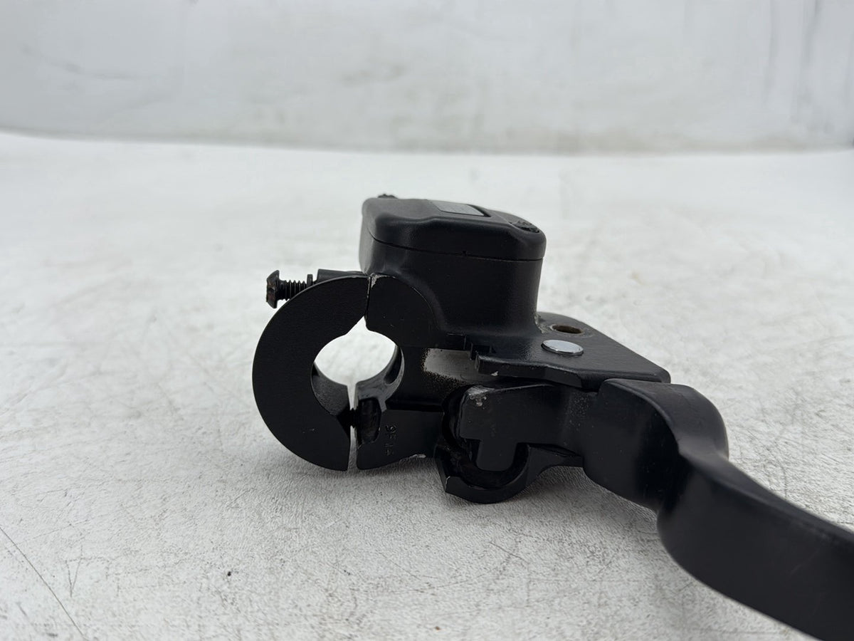 2019 Harley Softail Street Bob FXBB OEM Front Right Brake Lever Master Cylinder
