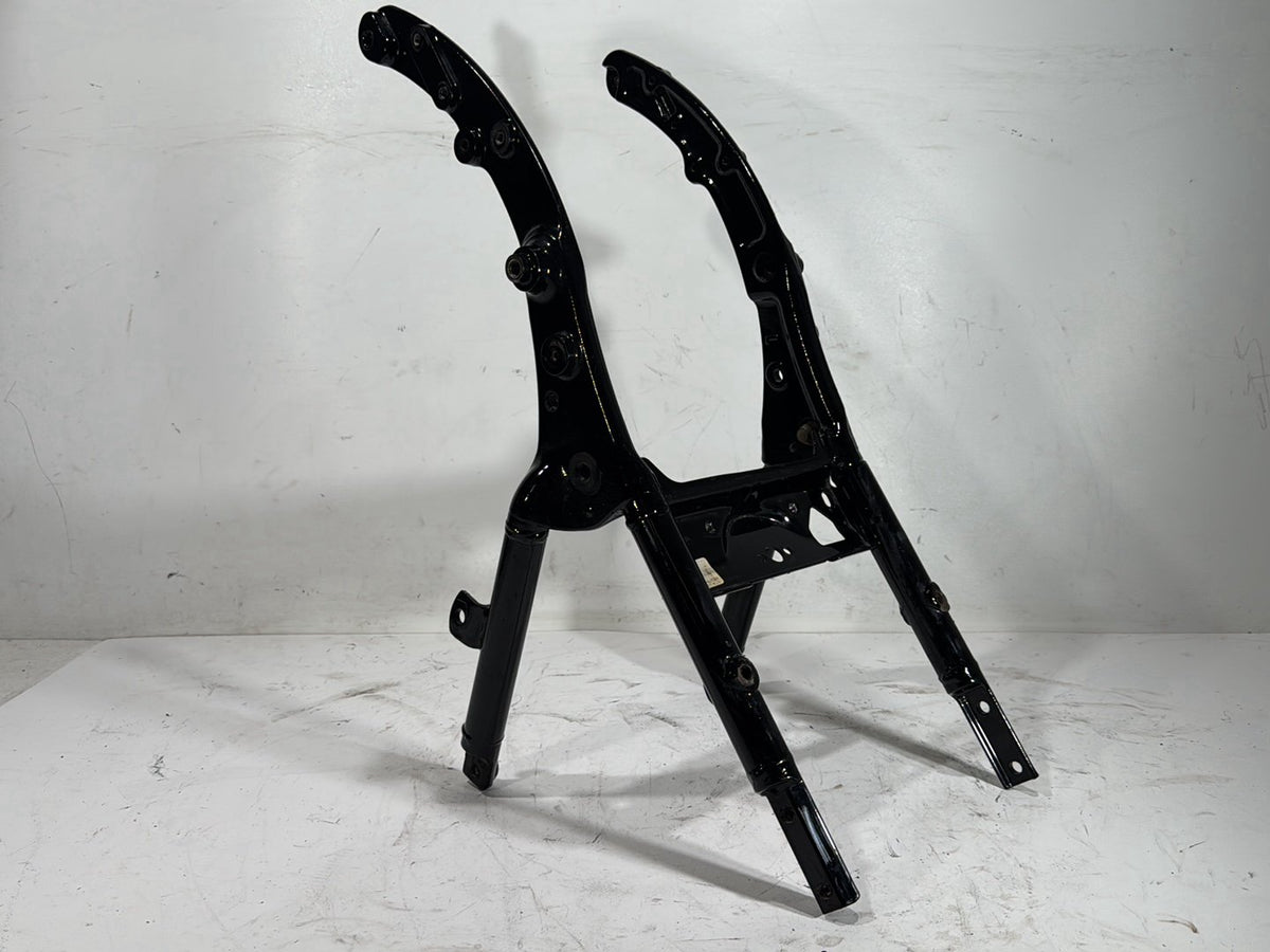 2015 Harley Electra Glide Ultra Low OEM Rear Sub Frame Rail Bar 48079-09BHP