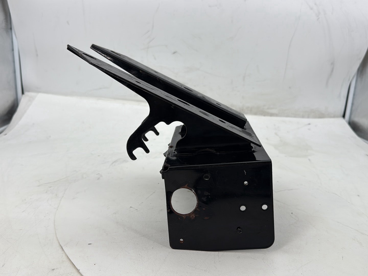 2005 Harley Road Glide Touring FLTRI OEM Inner Fairing Mount Support Bracket