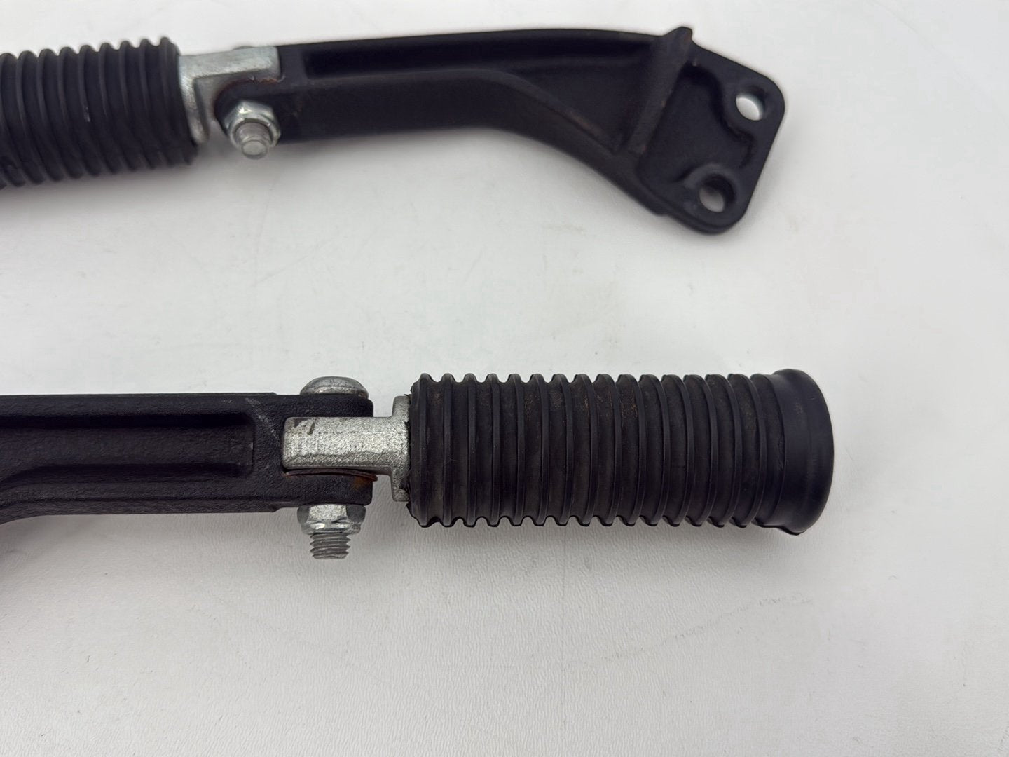 2007 - 2017 Harley-Davidson Dyna Wide Glide Passenger Left & Right Foot Pegs 49230-06
