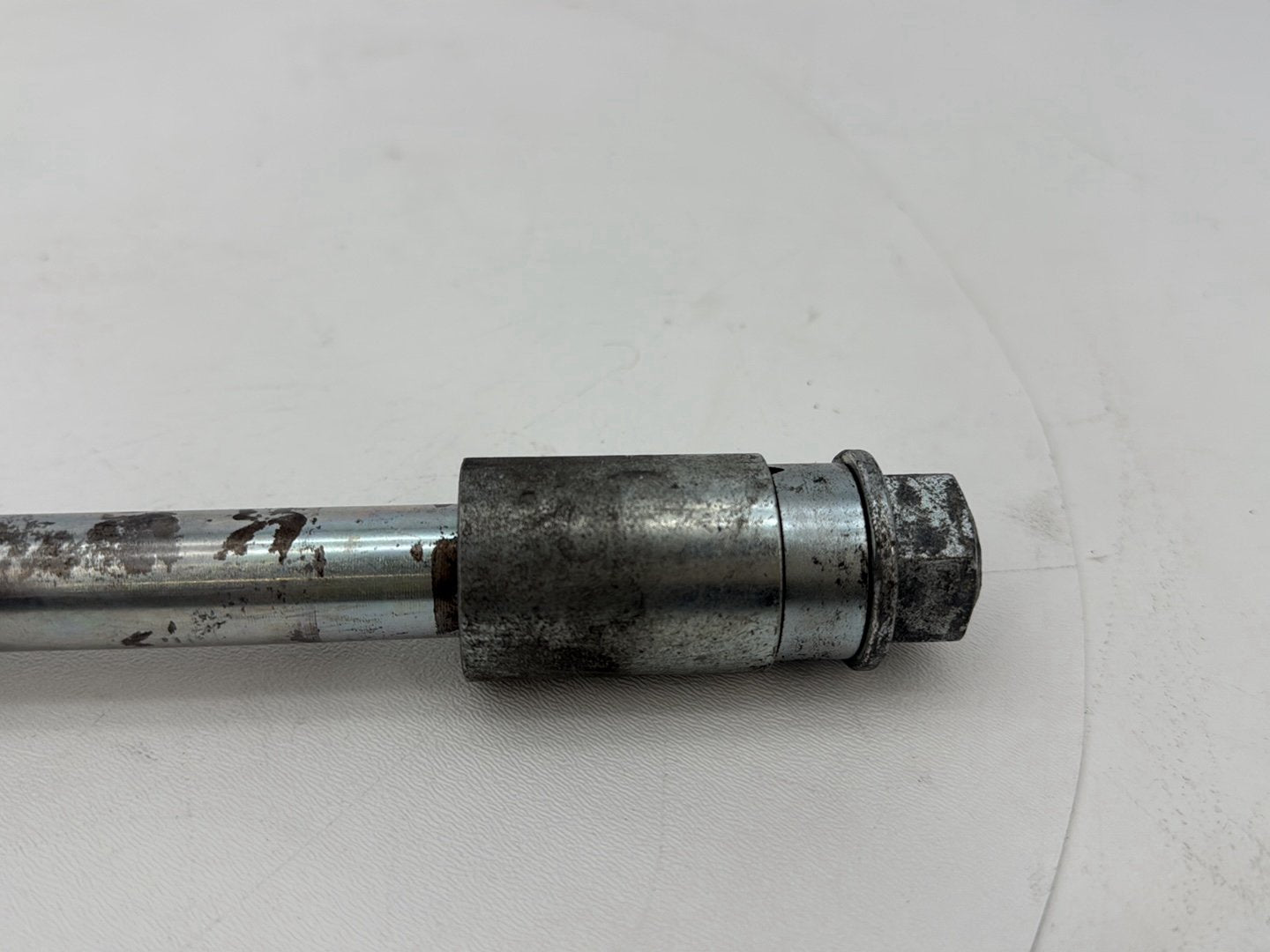 1999 - 2006 Harley-Davidson Dyna Low Rider Rear Wheel Axle Bolt Shaft 41114-90