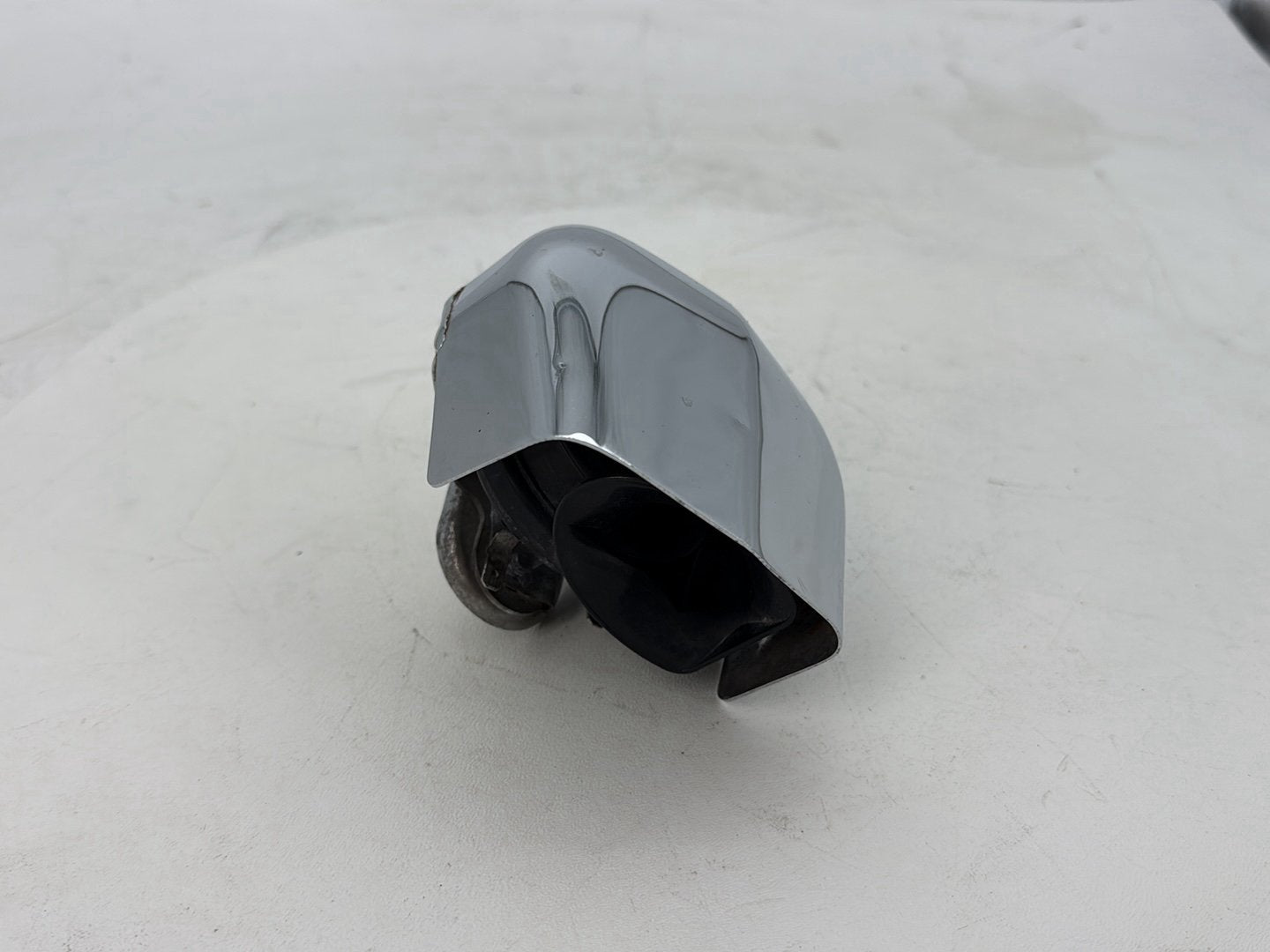 2005 Harley Road Glide Touring FLTRI OEM Horn Signal Klaxon Chrome Cover