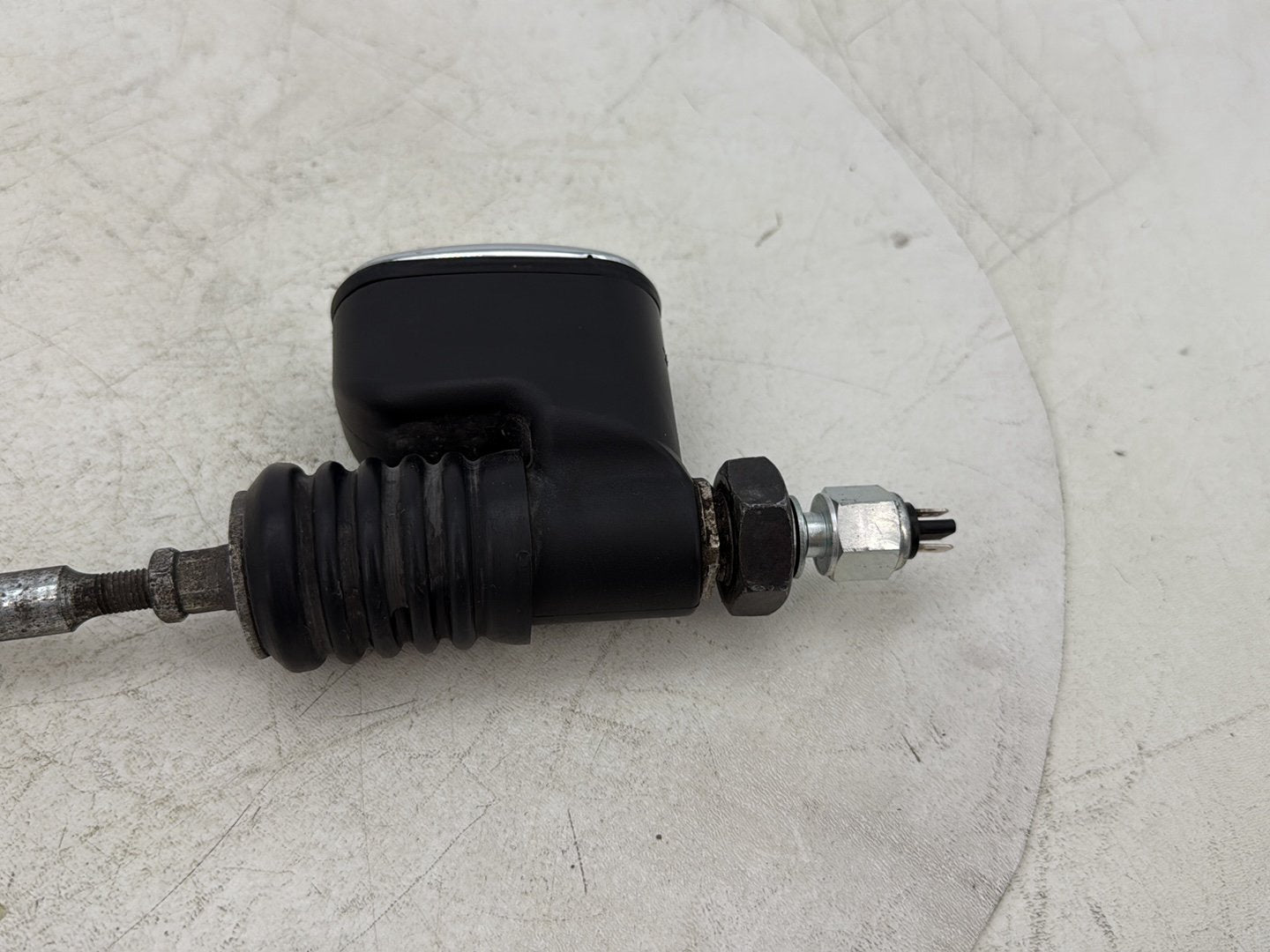 2015 Harley Dyna Low Rider FXDL OEM Rear Brake Master Cylinder Reservoir