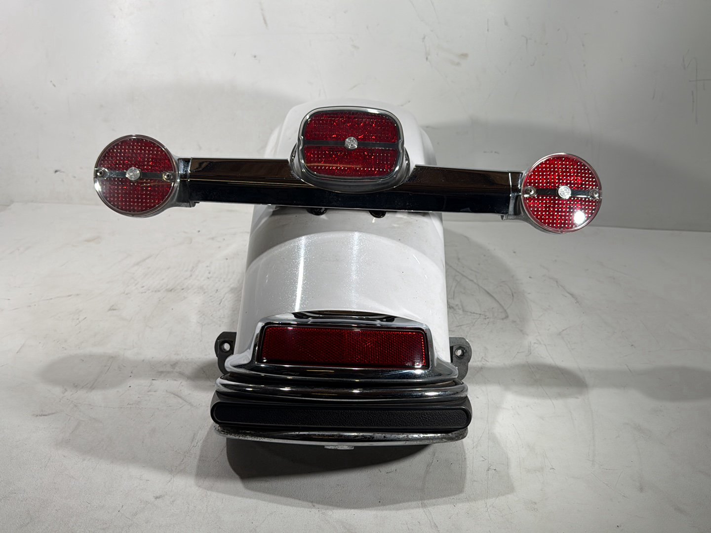 2013 Harley Electra Glide Touring Ultra FLHTCUI OEM Rear Wheel Fender & Turn Signals Bar