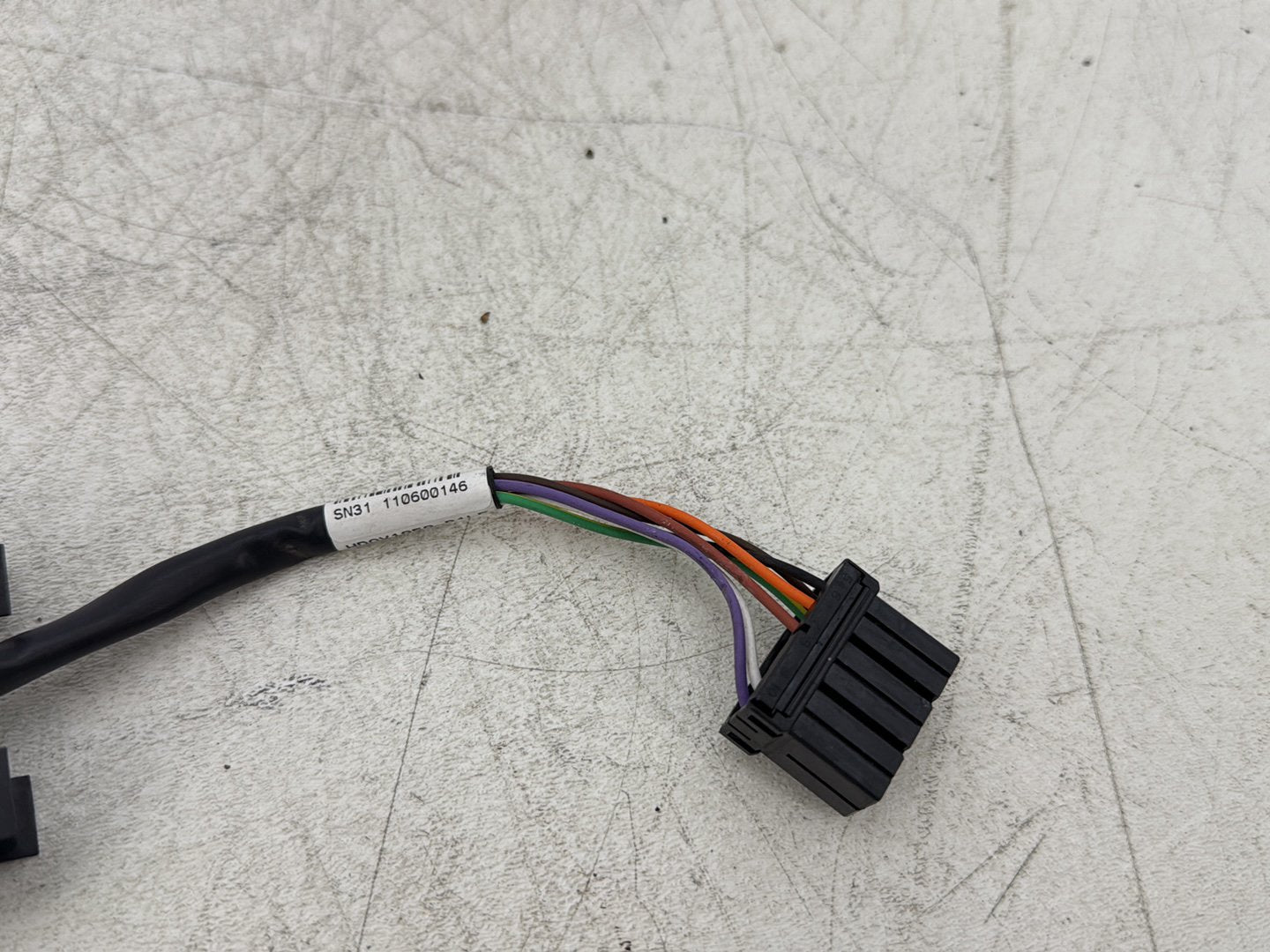 2011 Harley Street Glide Touring FLHX OEM Dash Indicator Lamp Wire Plug 68789-96A