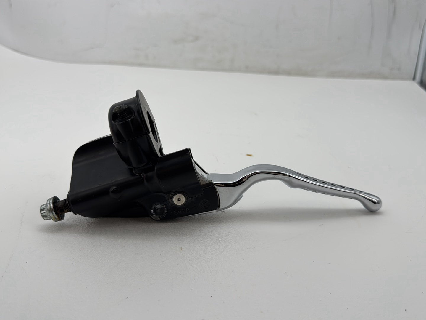2008 Harley Softail Deluxe FLSTN OEM Front Right Brake Lever Master Cylinder