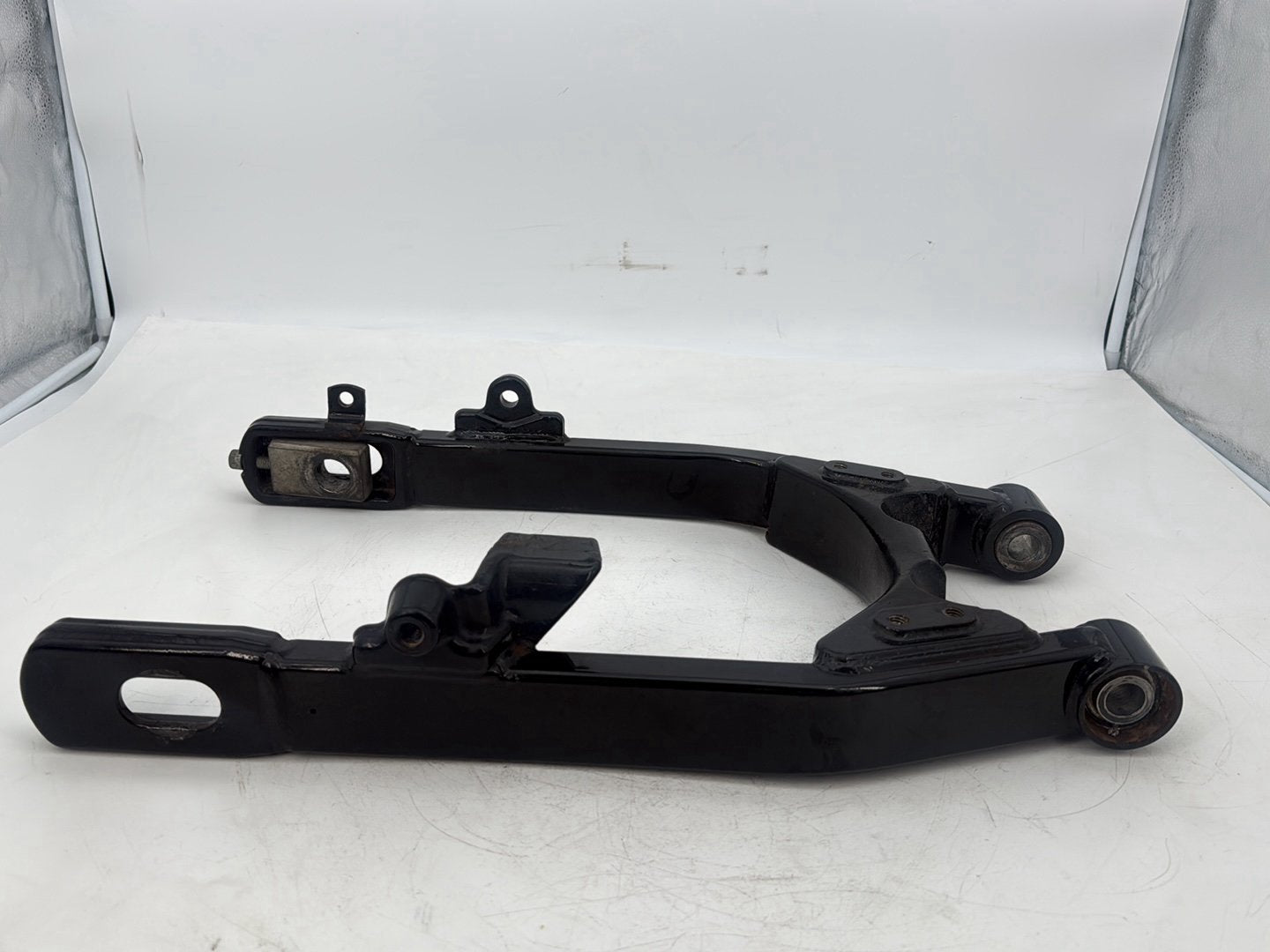 1999 - 2006 Harley-Davidson Dyna Super Glide Rear Fork Swingarm Swing Arm  	47820-06