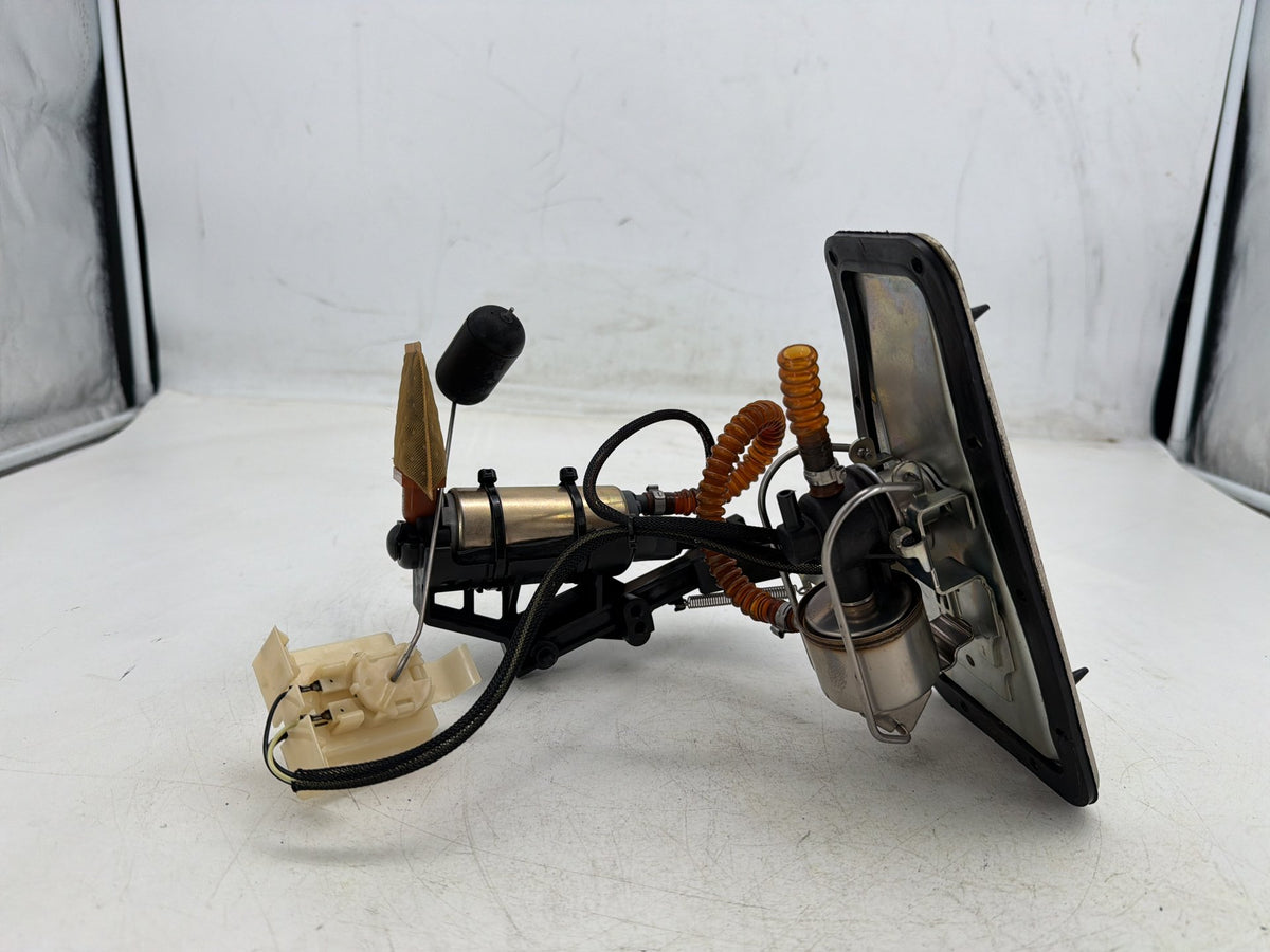 2006 Harley Softail Deuce FXSTDI OEM Fuel Pump Gas Gasoline Petrol Sending CARB