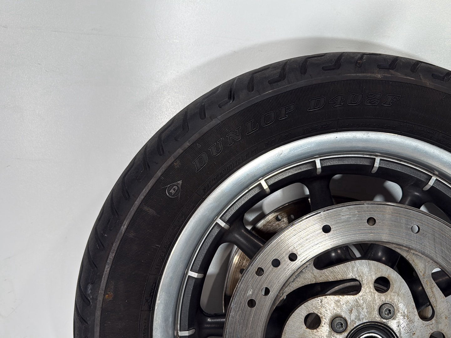 1999 - 2006 Harley-Davidson Touring Road King Police Front Wheel Rim Tire MT90B16 72H, Dunlop, 16"