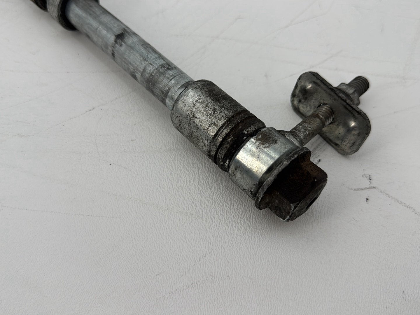 1999 - 2006 Harley-Davidson Touring Electra Glide Classic Rear Wheel Axle Bolt Shaft