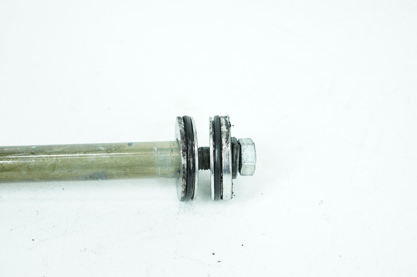 1999 - 2006 Harley-Davidson Dyna Wide Glide Rear Fork Swingarm Pivot Bolt Shaft 47817-00