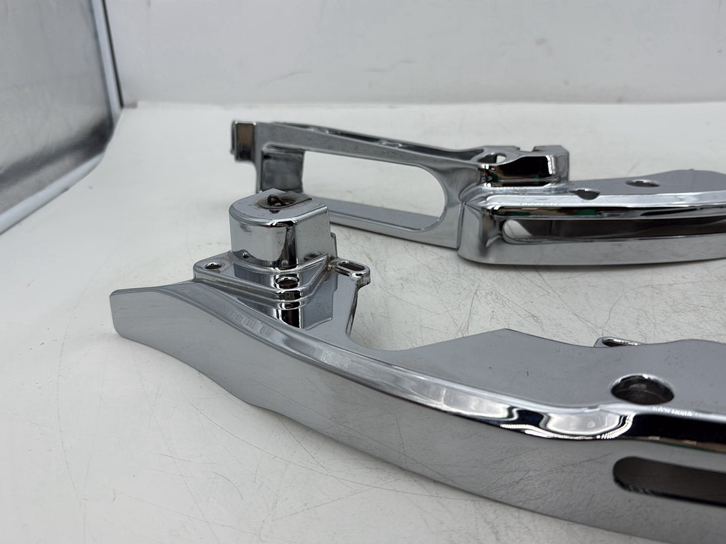 2014 Harley Street Glide Touring FLHXS OEM Left Right Saddlebag Fender Struts Brackets