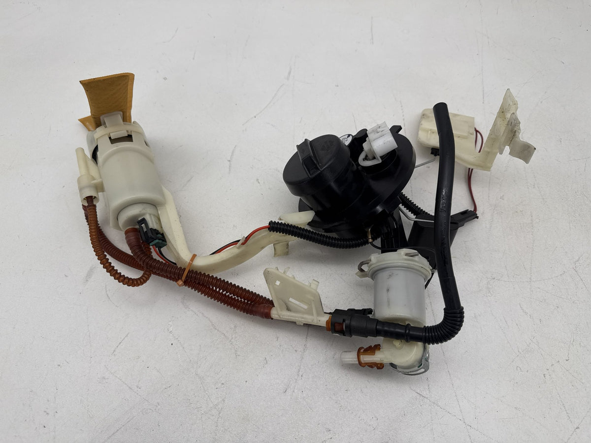 09 Harley Electra Glide Touring Ultra OEM Fuel Pump Gas Gasoline Petrol Sending