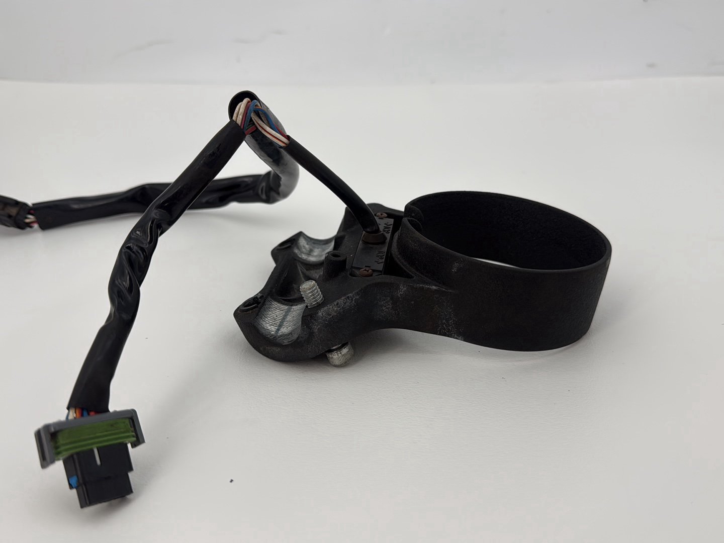 2014 Harley Sportster XL883L 883 SuperLow OEM Speedometer Holder Bracket Mount Bezel