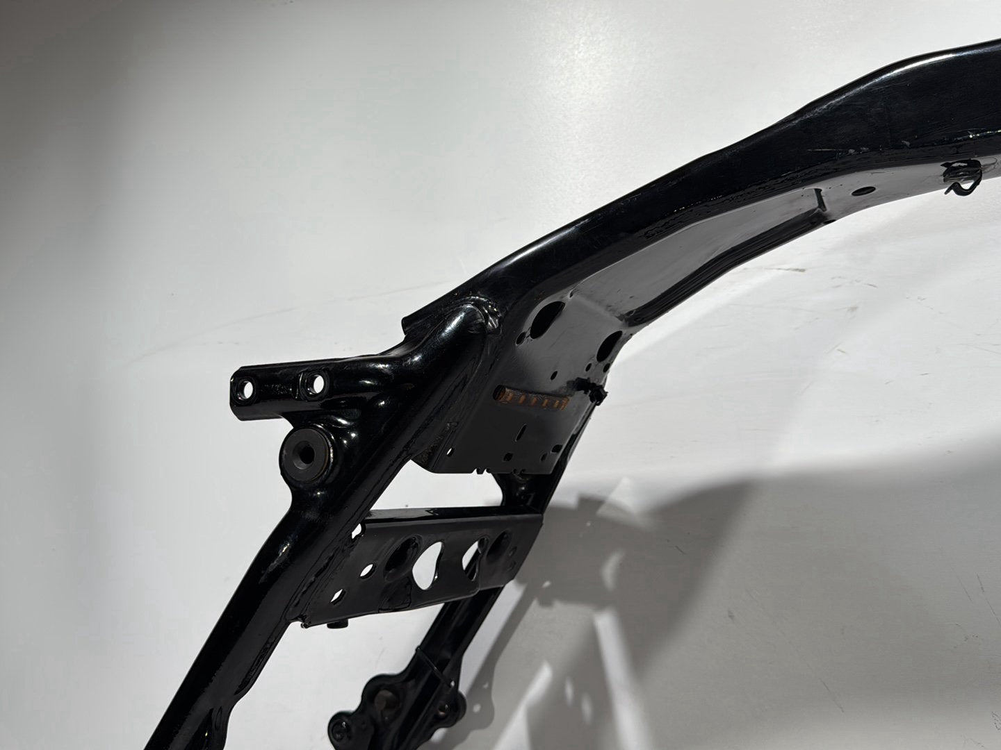 2008 - 2016 Harley-Davidson Touring Street Glide Body Main Frame Chassis SLVG  	47900-11BHP