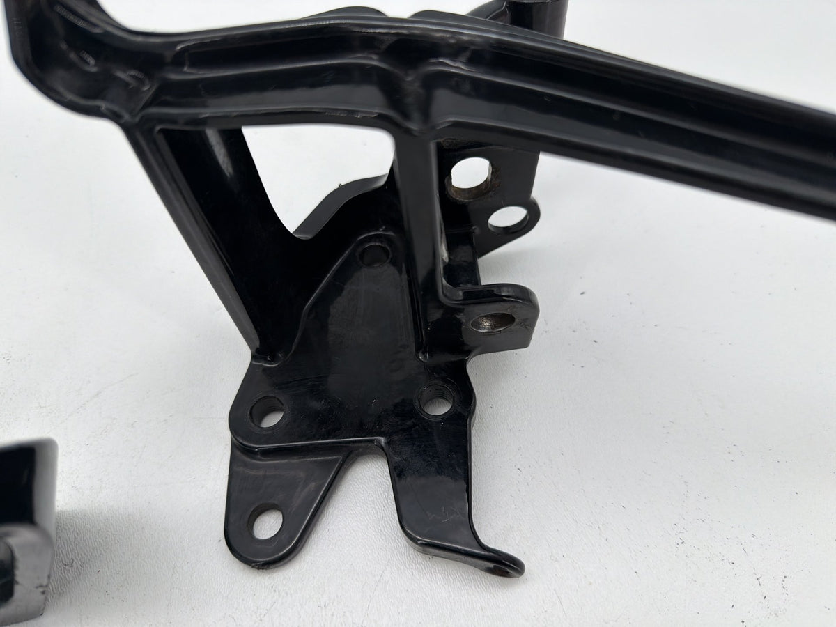 2011 Harley Softail Deluxe FLSTN OEM Left Right Footboard Foot Rest Brackets